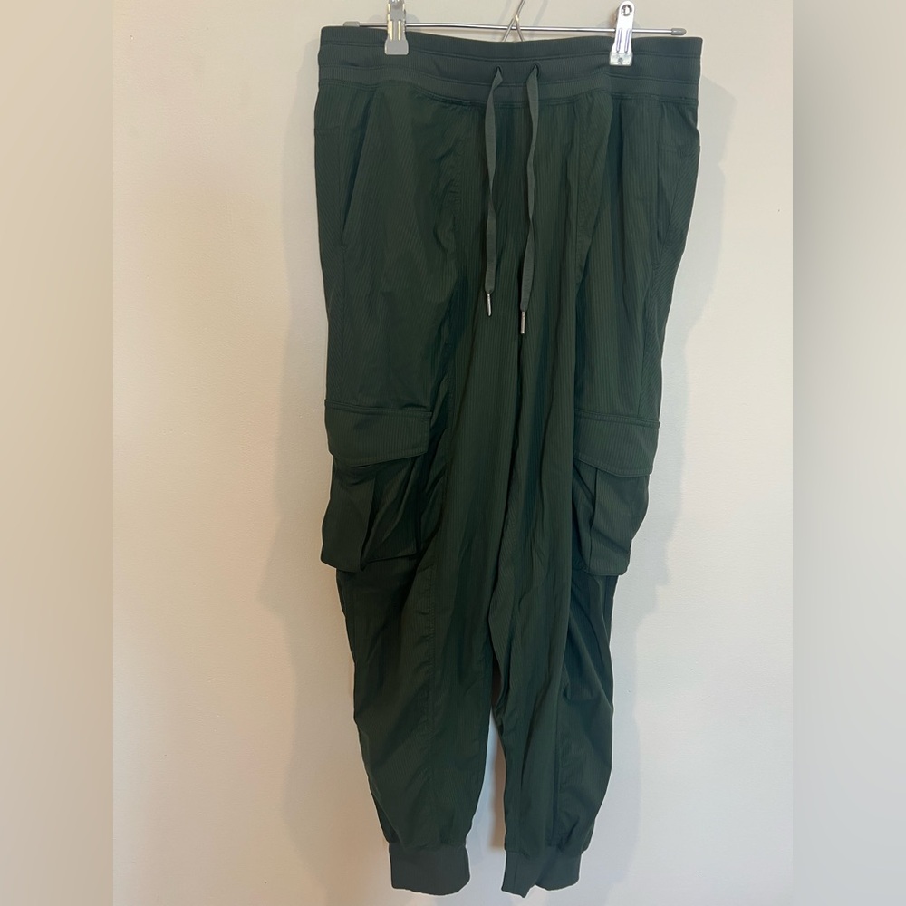 Lululemon Dance Studio Women's Medium Cargo Jogger Pants Forest Green